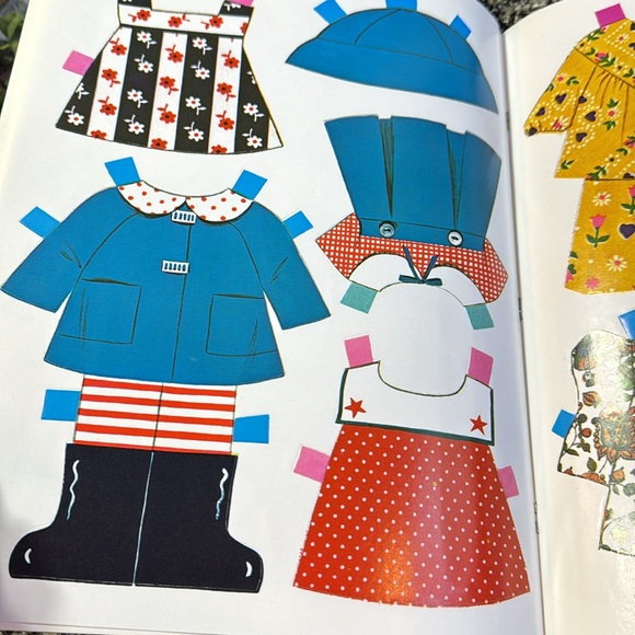 Raggedy Ann paper doll - Picture 4 of 7